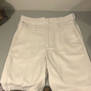 Men’s PGA Tour 9”  Golf dress shorts flat front
Size 32